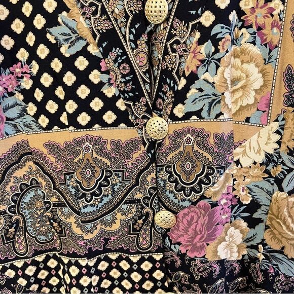 Lady Caroe Multi Pattern V-Neck Short Sleeve Top - Picture 2 of 7